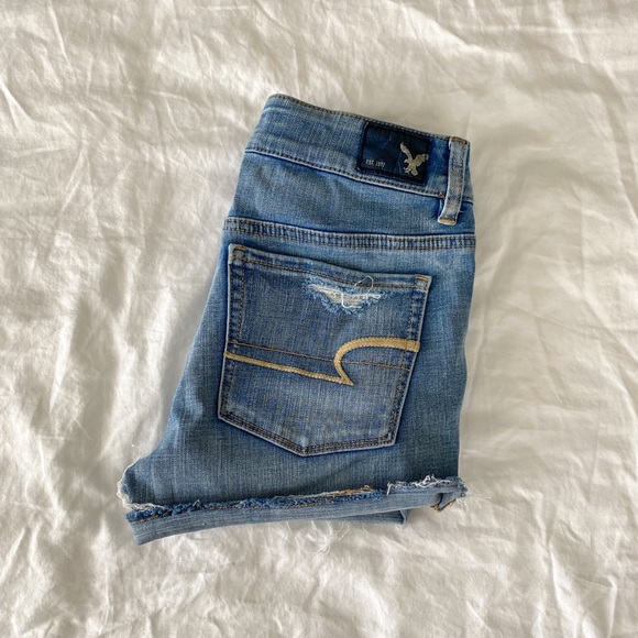 2/$40💜 CLOSET CLEAN OUT: American Eagle medium wash denim shorts - Picture 3 of 8